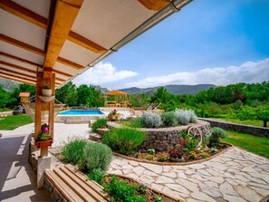Outdoor pool, a heated pool - House Green Oaza (Zadvarje)