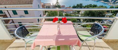 Apartment (A3) | Balkon