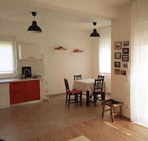 House | Private kitchen | Fridge, microwave, oven, stovetop - House Garden House (Kastela)