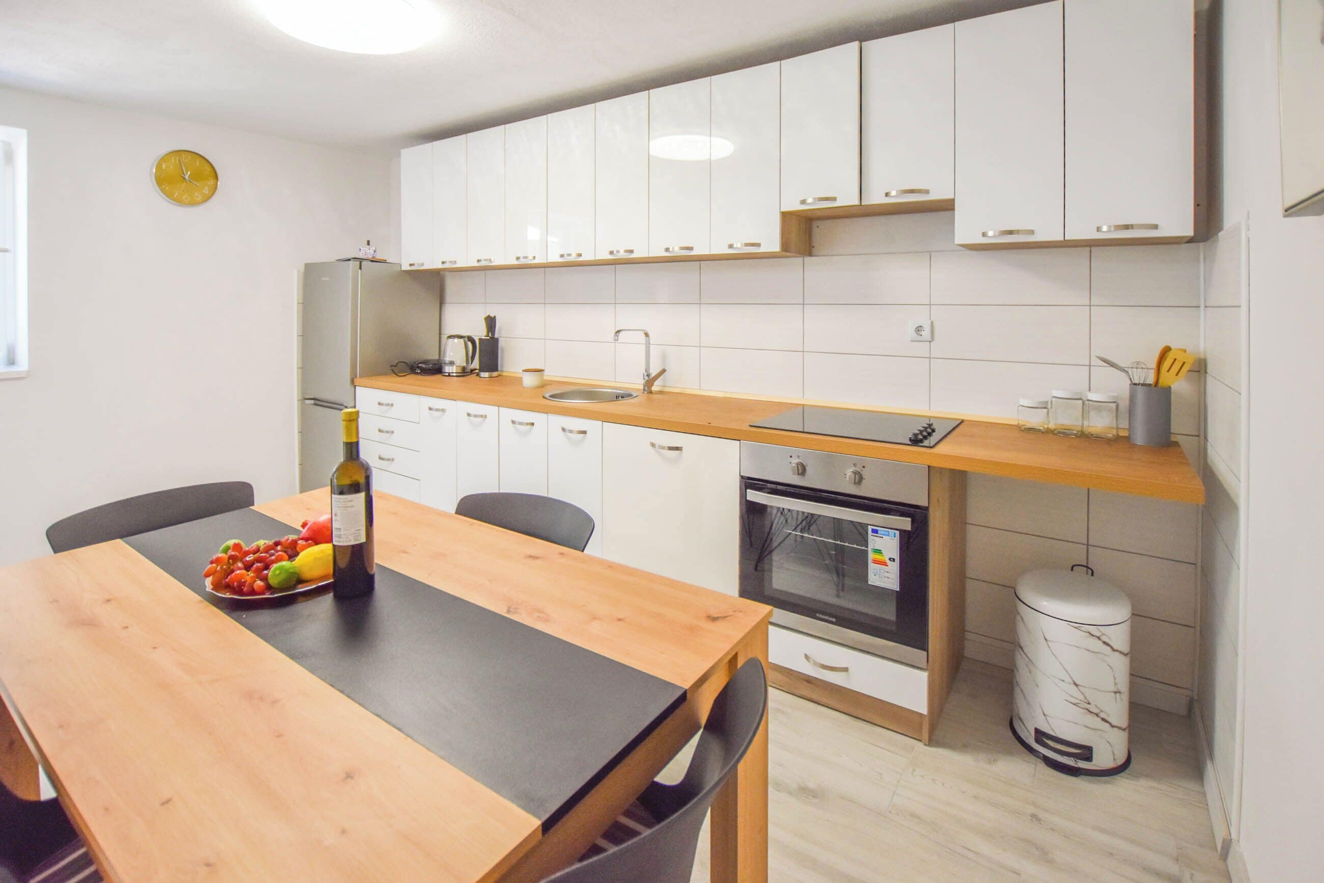 Apartment (A1) | Private kitchen | Fridge, oven, stovetop, dishwasher