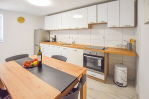 Apartment (A1) | Private kitchen | Fridge, oven, stovetop, dishwasher