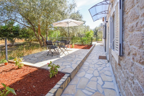 تناول الطعام بالخارج