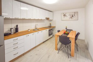 Apartment (A1) | Private kitchen | Fridge, oven, stovetop, dishwasher - Apartments Toni (Preko)