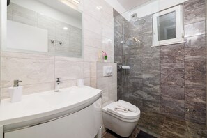 Apartment (A2) | Bathroom | Shower, towels - Apartments Margita 2 (Vinodol)