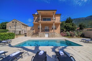 Outdoor pool, pool umbrellas - Apartments Margita 2 (Vinodol)