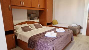 Room (S1) | Free WiFi