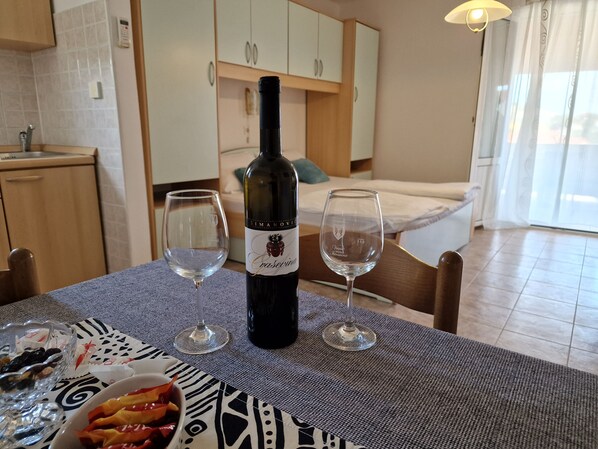 Studio (A1) | Private kitchen | Mini-fridge, stovetop