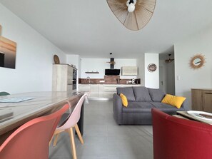 TV - Charming 2BR with terrace in Pornic, near beach (Pornic)
