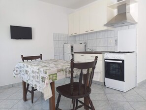 Studio (A2) | Private kitchen - Apartment Moonstone (Novalja)