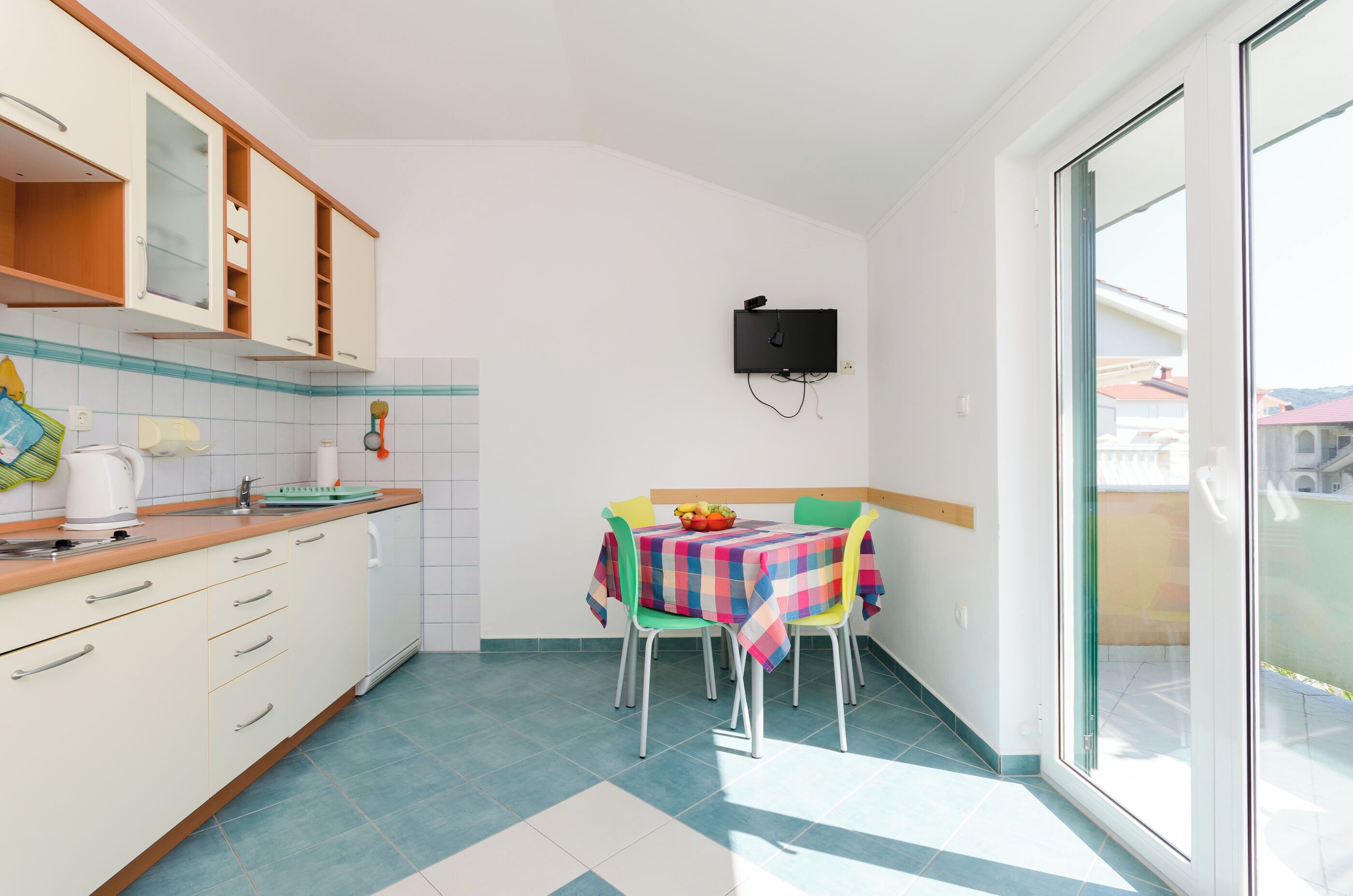 Apartment (A2) | Eigene Küche | Kühlschrank, Herdplatte, Espressomaschine, Wasserkocher