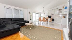 Apartemen (A1) | Ruang keluarga