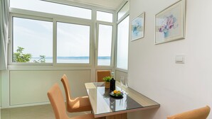 Apartemen (A3) | Tempat makan