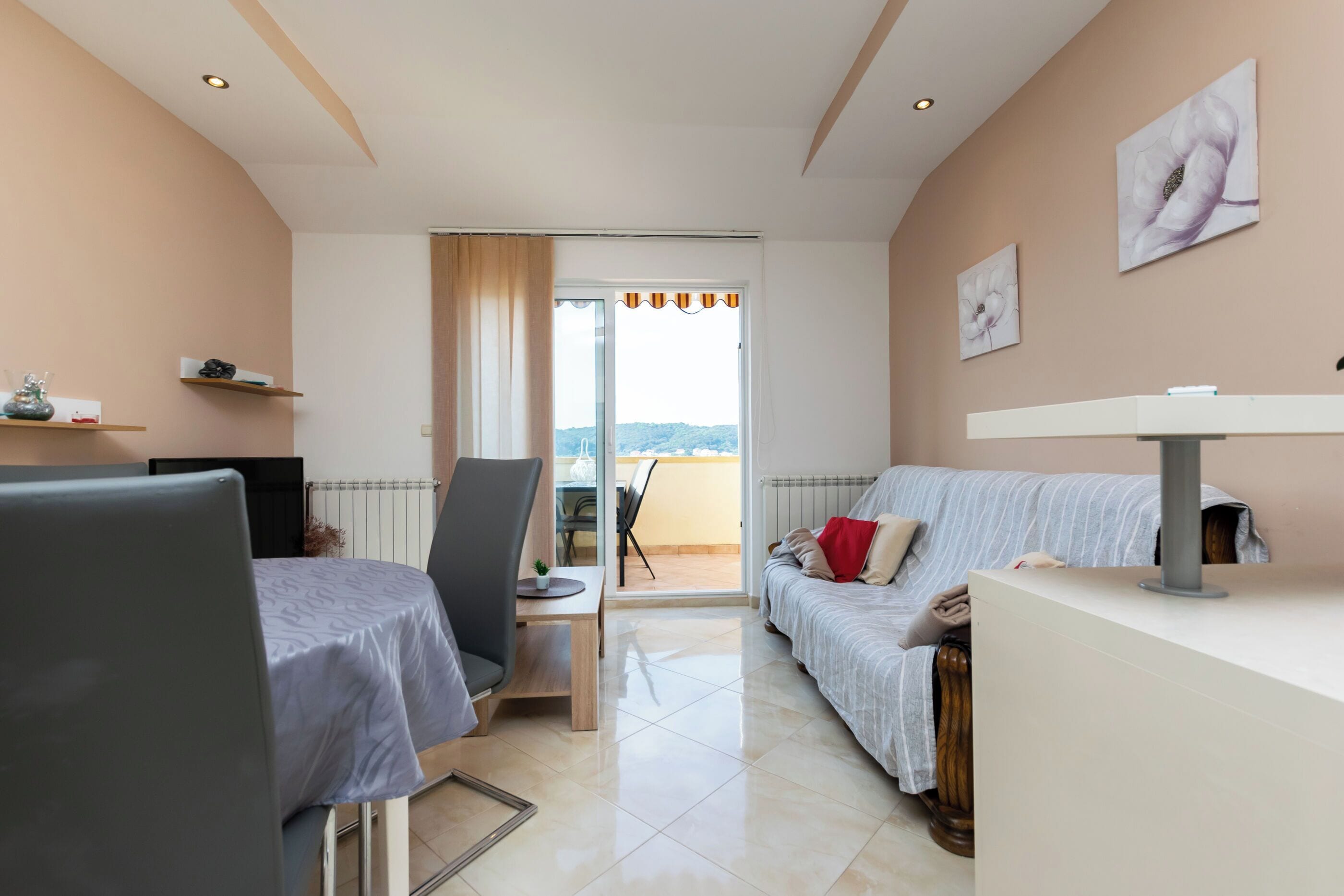 Apartment (A4) | Dining