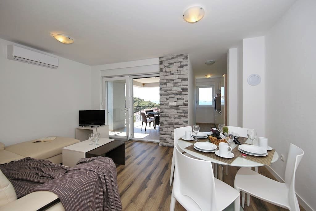 Apartment (A2) | Dining