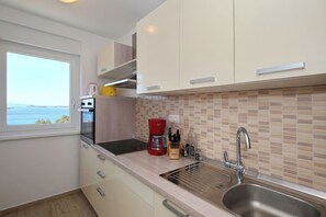 Apartment (A2) | Private kitchen | Fridge, stovetop, espresso maker, electric kettle - Apartment Kokolo (Pakostane)