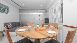 Apartment (A1) | Dapur peribadi | Pembancuh kopi espreso, peti sejuk, ketuhar gelombang mikro, ketuhar 