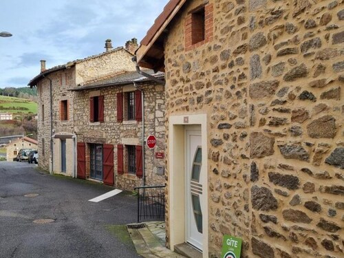 Stone village house in Chalmazel, ideal for nature
