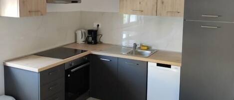 Studio (A4) | Cuisine privée | Réfrigérateur, plaque de cuisson, machine à expresso