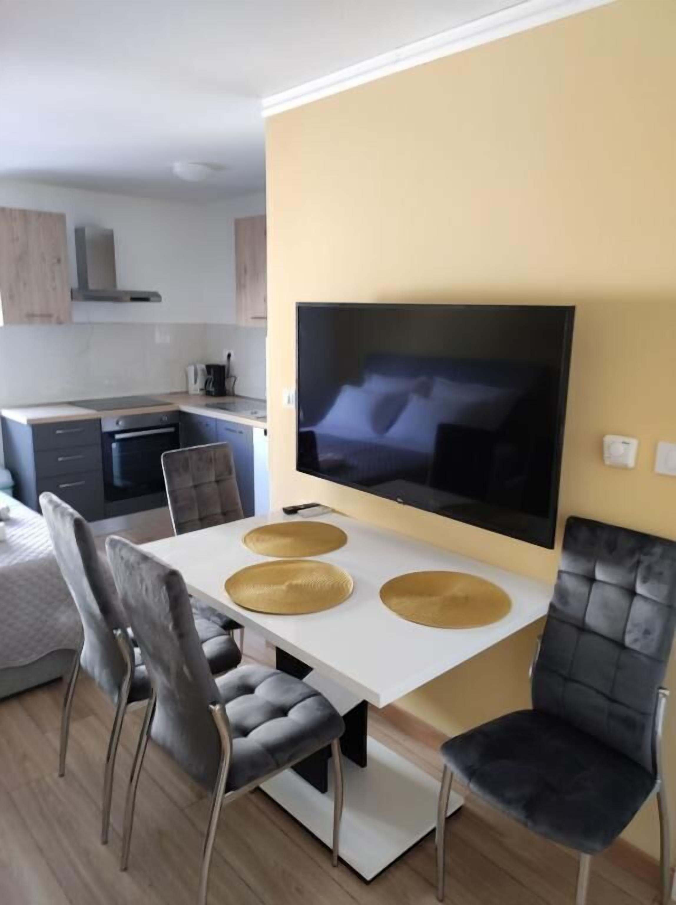 Studio (A4) | Interior