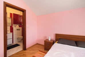 Lägenhet (A1) | Värdeförvaringsskåp på rummet och strykjärn/strykbräda