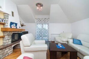 Apartment (A1) | Living room | Smart TV - Apartment Villa Zlatna (Tisno)