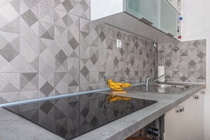 Apartment (A1) | Private kitchen - Apartment Tea (Crikvenica)