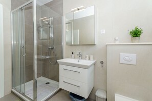 Apartment (A1) | Bathroom