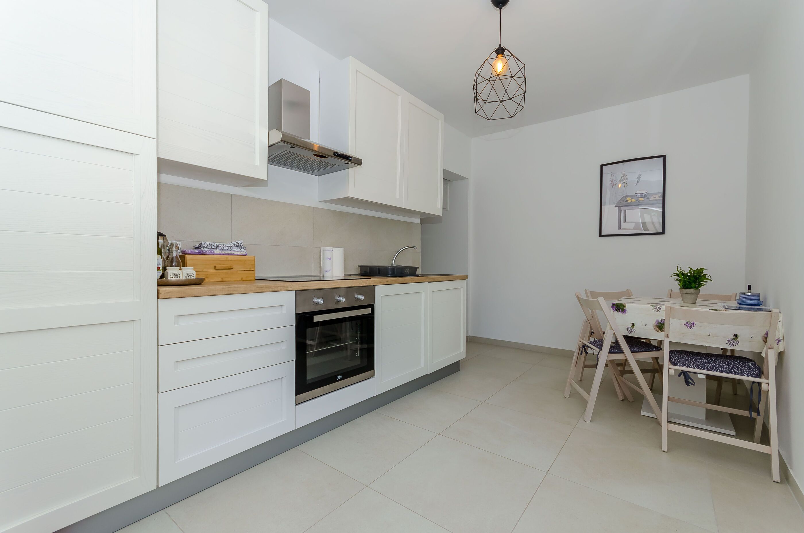 Apartment (A1) | Eigene Küche | Kühlschrank, Ofen, Herdplatte, Geschirrspüler