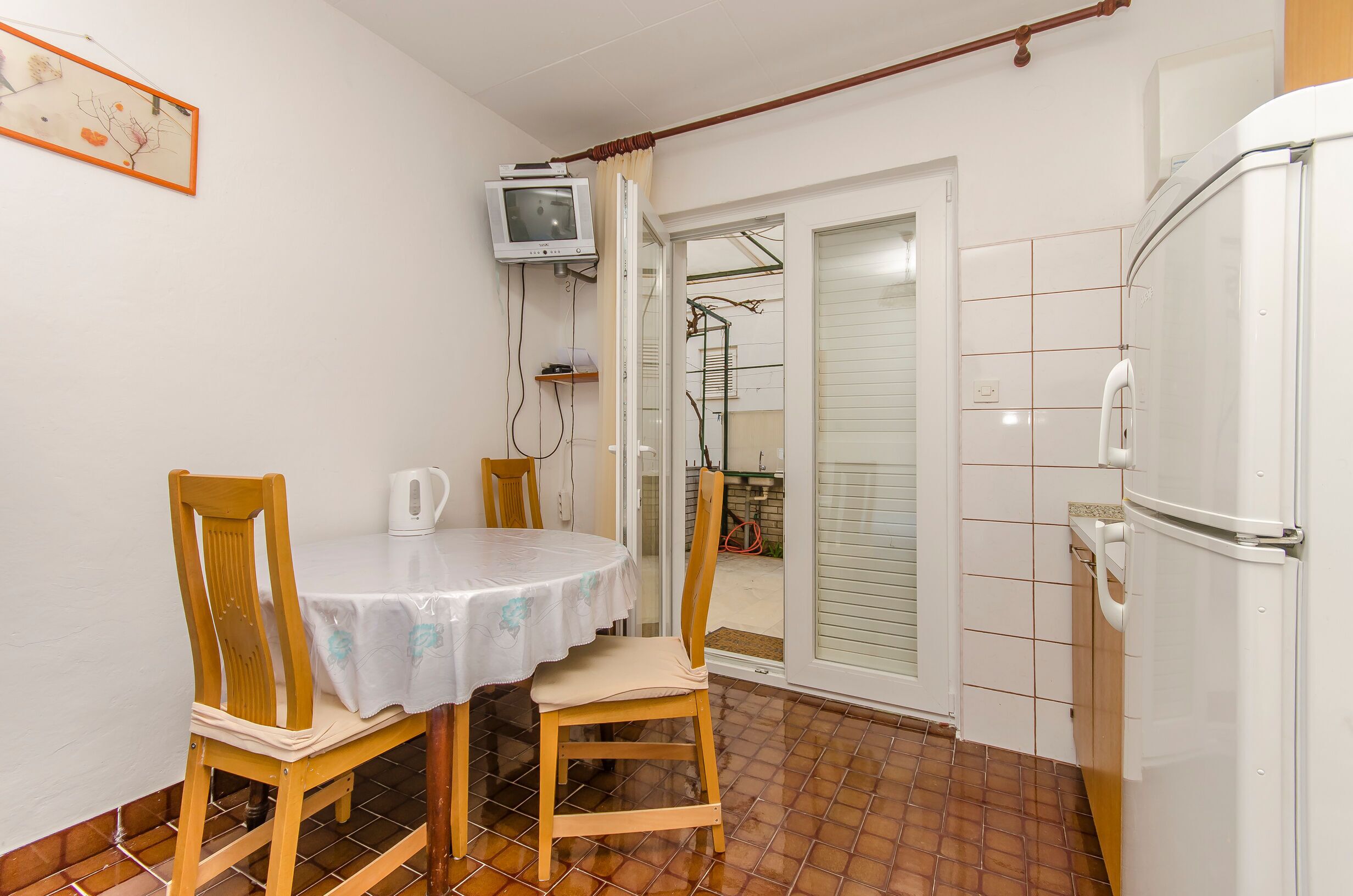 Apartment (A2) | Private kitchen | Fridge, stovetop, electric kettle, cookware/dishes/utensils
