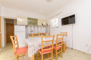 Apartment (A1) | Private kitchen | Fridge, stovetop, electric kettle, cookware/dishes/utensils - Apartments Dragica (Sibenik)