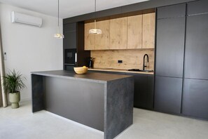 Vila | Cozinha privada | Geladeira, micro-ondas, fogão, cooktop