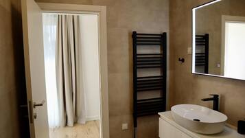 Villa | Bathroom | Shower, towels, soap, shampoo