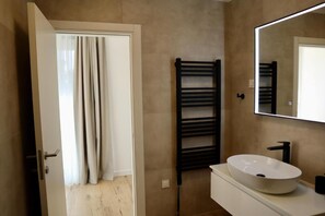 Villa | Bathroom | Shower, towels, soap, shampoo - Villa Olynthia (Solta)