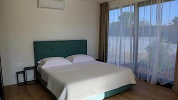 Villa | In-room safe, iron/ironing board, free WiFi