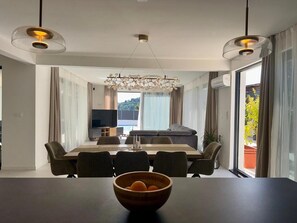 Vila | Cozinha privada | Geladeira, micro-ondas, fogão, cooktop