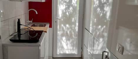 Studio (A1) | Eget kök | Kylskåp, mikrovågsugn, spishäll och diskmaskin