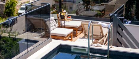 Alberca al aire libre y alberca climatizada