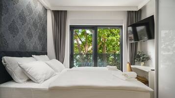 Villa | In-room safe, iron/ironing board, free WiFi