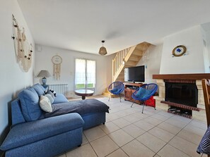 TV - Quiet house near beach and center (Grues)