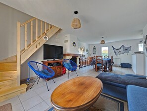 TV - Quiet house near beach and center (Grues)