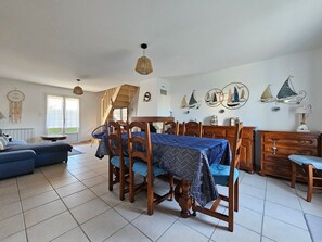 Dining - Quiet house near beach and center (Grues)
