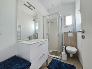 Bathroom - Quiet house near beach and center (Grues)