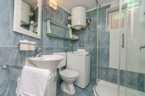 Appartement (A1) | Badkamer | Een douche