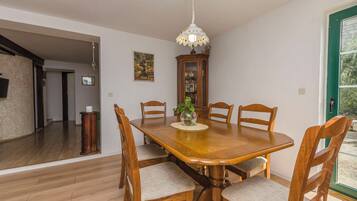 Apartment (A1) | Dining