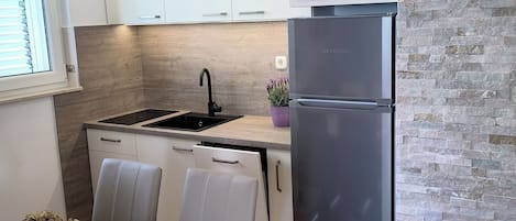 アパートメント (A2) | 専用キッチン | 冷蔵庫、電子レンジ、コンロ、食器洗い機