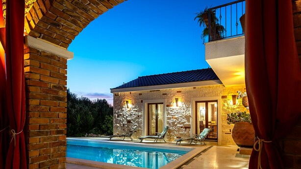 Outdoor pool, a heated pool, pool umbrellas, pool loungers - Villa Pamaroka (Sibenik)