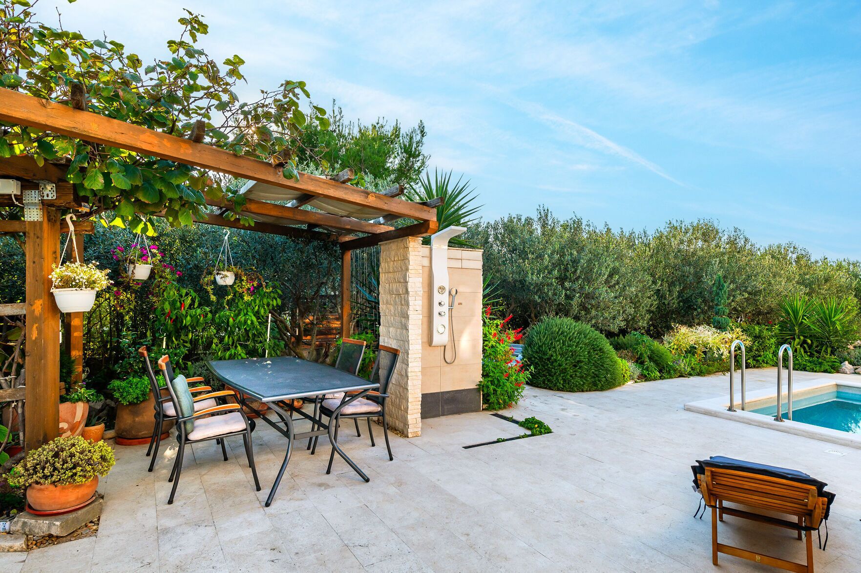 تفاصيل الفندق من الخارج