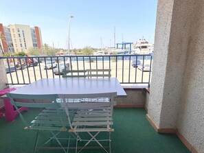 Outdoor dining - Studio in Santa Margarita with Pool, Sleeps 4, 15-min Walk to Beach, Near Roses Center (Roses)