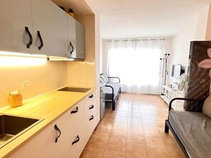 Interior - Studio in Santa Margarita with Pool, Sleeps 4, 15-min Walk to Beach, Near Roses Center (Roses)