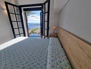 3 bedrooms, free WiFi - Modern 3-bedroom apartment 50m from the beach with pool (L'Escala)